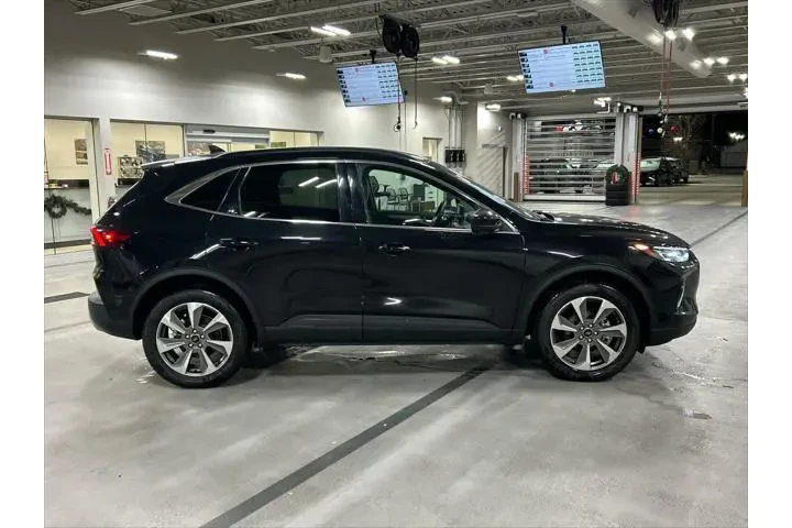 $24000 : Ford Escape 2023 AWD Platinu image 9