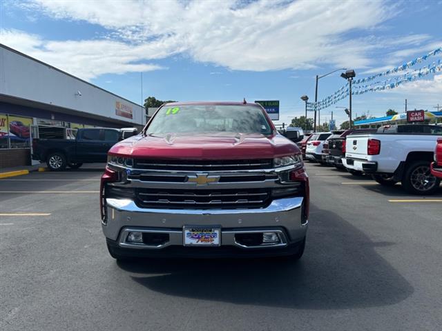 $40299 : 2019 Silverado 1500 4WD Crew image 2