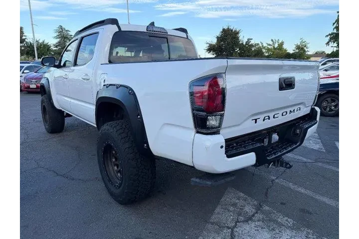 $27641 : Toyota Tacoma 2017 4x2 TRD O image 5
