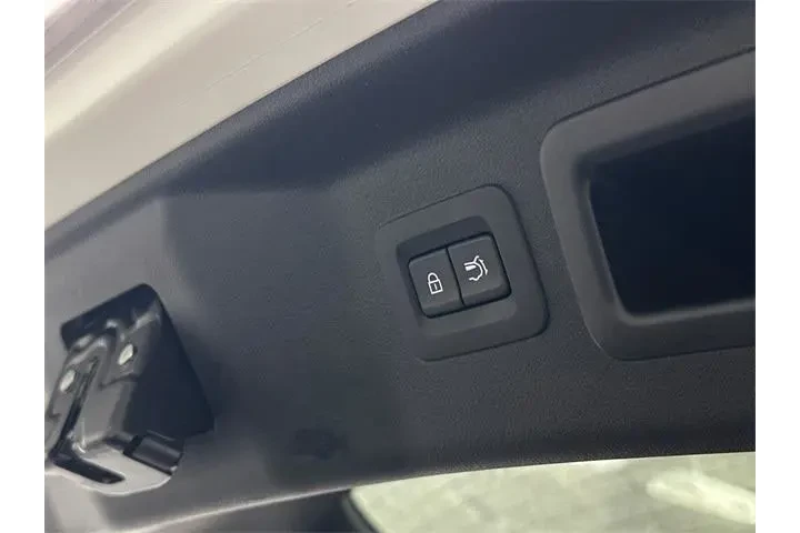 $30000 : Mazda CX-90 Plug-in Hybrid 2 image 9