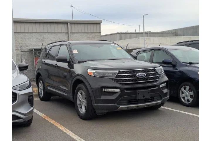 $29875 : Ford Explorer 2022 AWD XLT 4 image 2