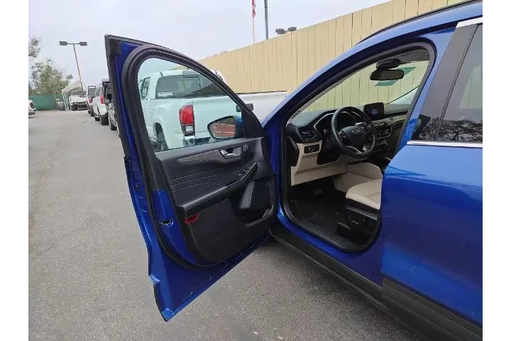 $25650 : Ford Escape 2022 AWD Titaniu image 5