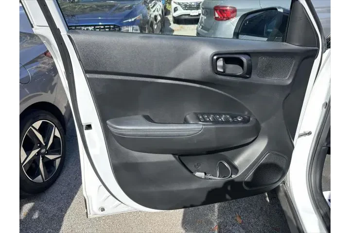 $17499 : Hyundai VENUE 2022 Limited 4 image 9