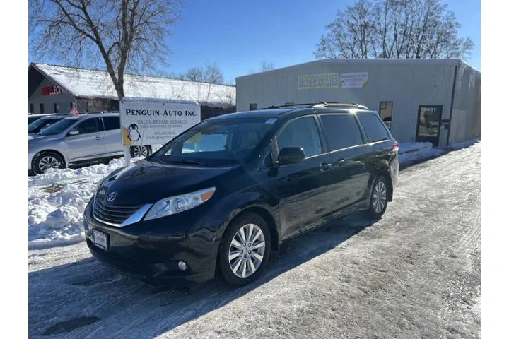 $9990 : 2014 Sienna XLE 7-Passenger image 2