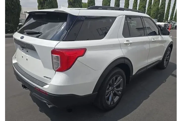 $32800 : Ford Explorer 2023 AWD XLT 4 image 2