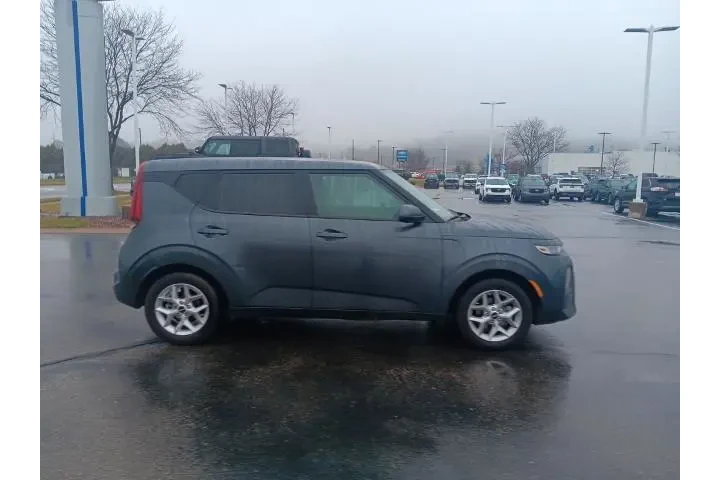 $13268 : Kia Soul 2022 LX 4dr Crossov image 5