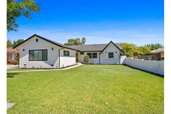 $2995 : 1,925 SF home in Downey! image 1