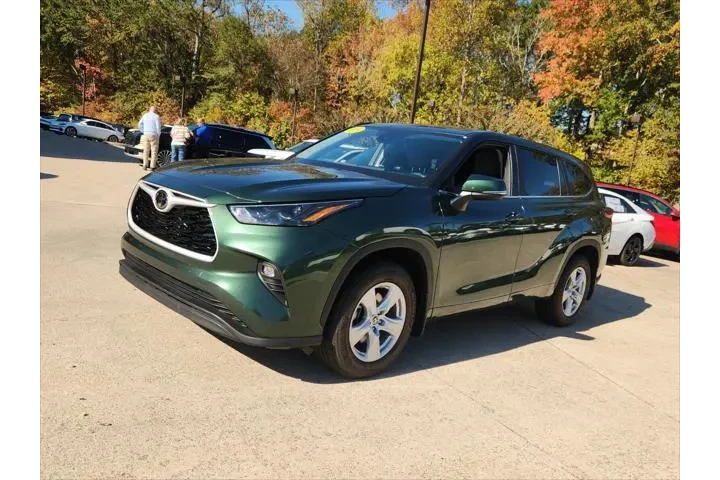 $38598 : Toyota Highlander 2025 LE 4d image 1