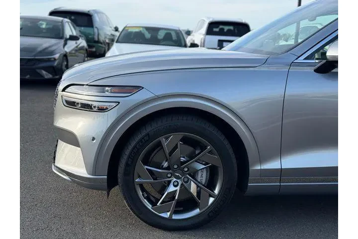 $37999 : Genesis Electrified GV70 202 image 4