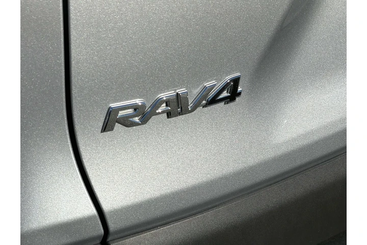 $36565 : Toyota RAV4 2024 XLE Premium image 6
