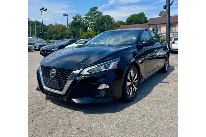 $9900 : 2020 Altima 2.5 SL image 1