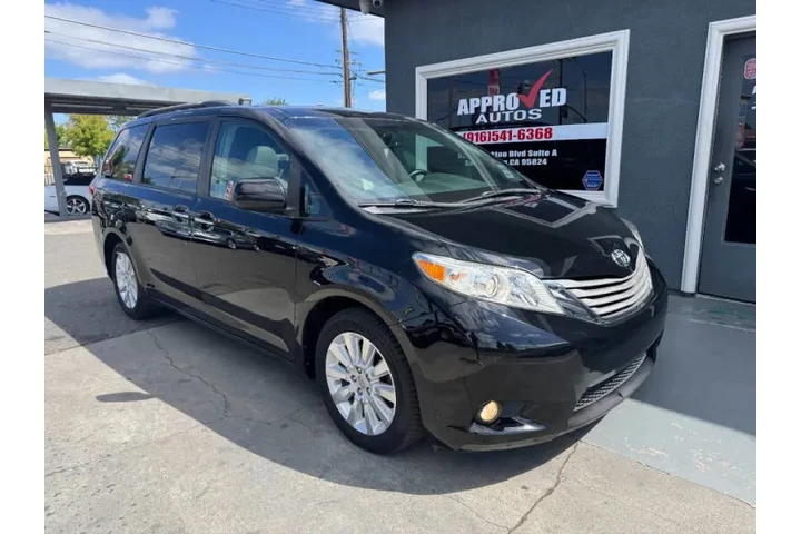 $8998 : 2011 Sienna XLE 7-Passenger image 1