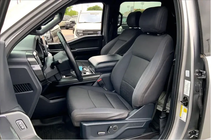 $30221 : Ford F-150 2021 4x2 XL 4dr S image 8