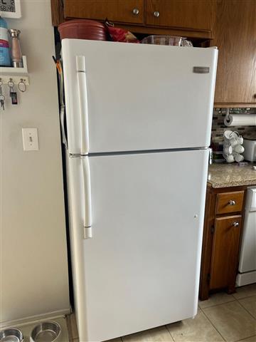 $200 : Comedor y Refrigerador image 1