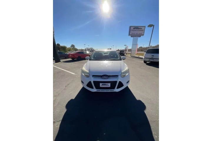 2013 Focus SE image 1