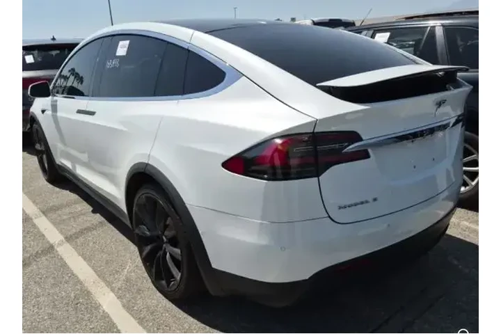 $31950 : Tesla Model X 2018 AWD 100D image 5