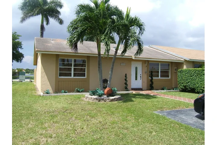 $1095 : 15399 SW 69th Ln, Miami, FL 33 image 2