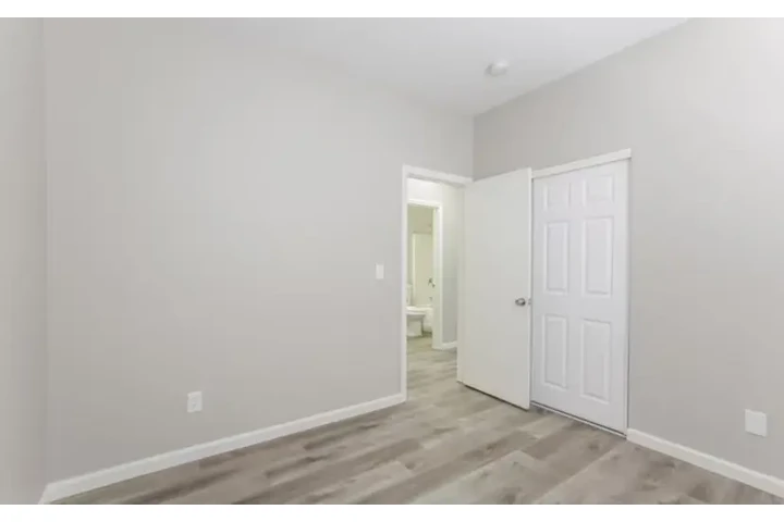 $2300 : Available 3bed/2bath in NV USA image 5