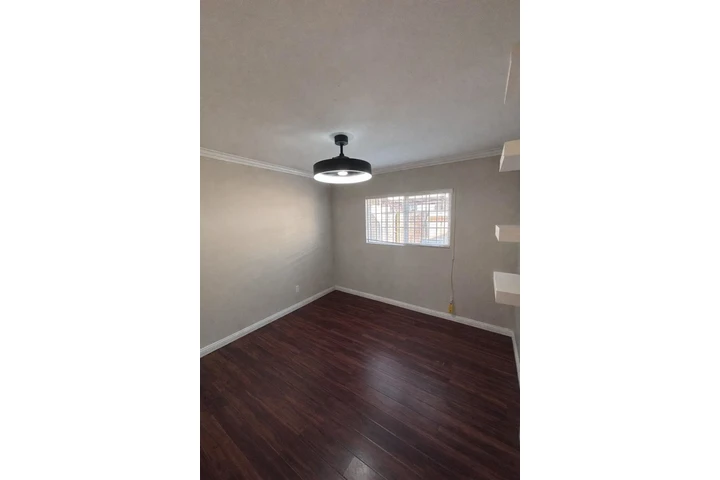 $2650 : CASA MODERNA EN RENTA image 3