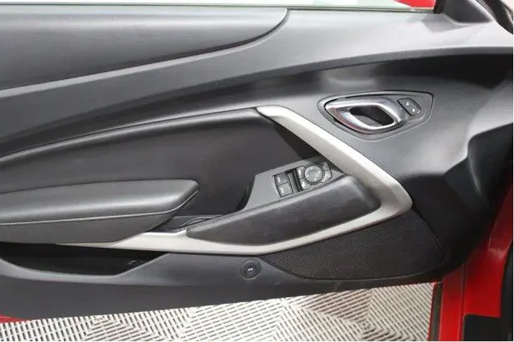 $24988 : Chevrolet Camaro 2020 LT 2dr image 3