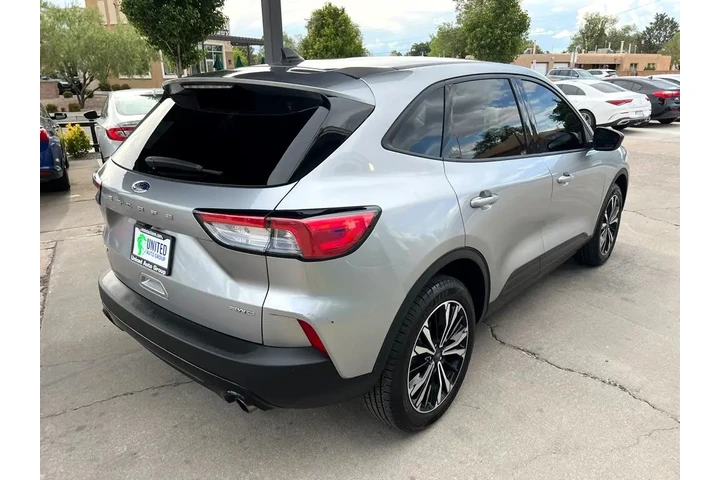 2022 Escape SE AWD image 5
