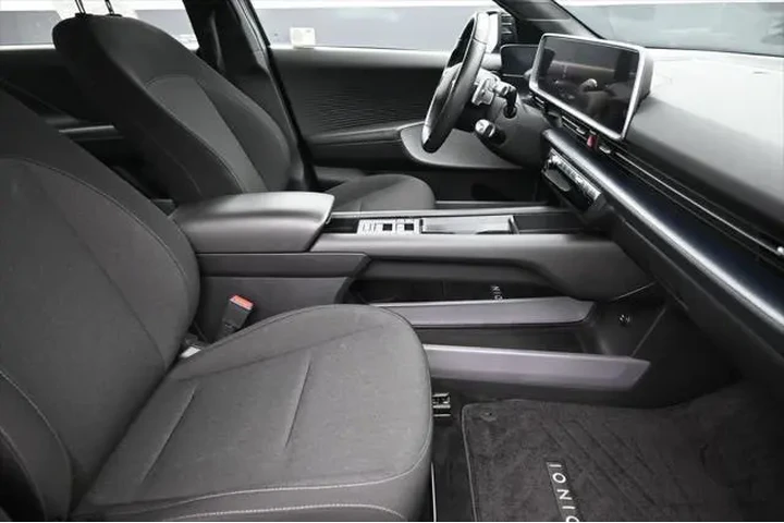 $22988 : Hyundai IONIQ 6 2024 SE 4dr image 10