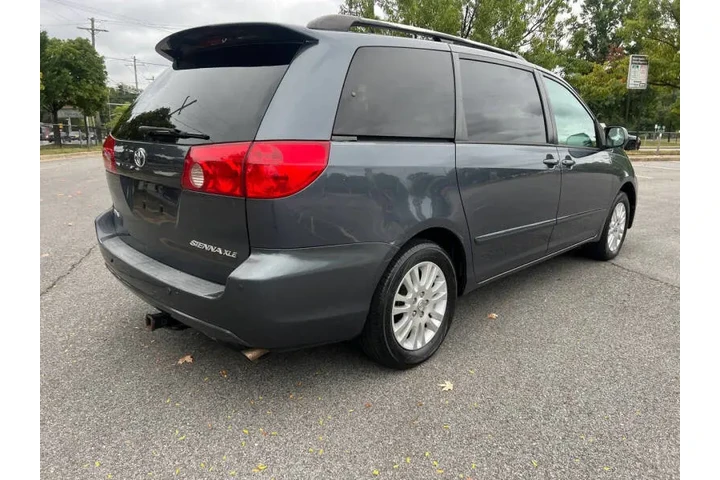 $8500 : 2009 Sienna XLE image 5
