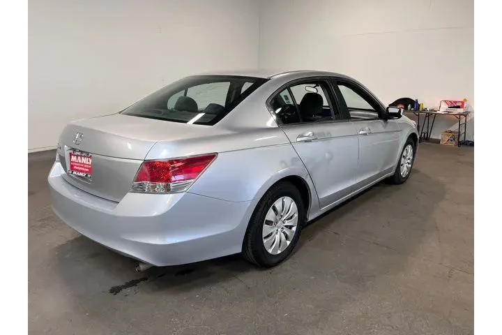 $9488 : Honda Accord 2010 LX 4dr Sed image 3