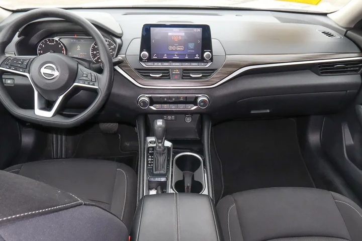$18888 : 2023 Altima 2.5 SV image 10