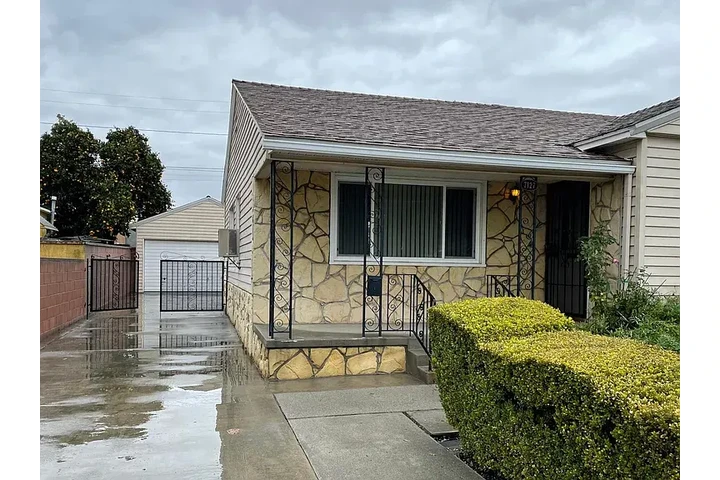 $800 : This home offers 2 bedrooms, 1 image 1