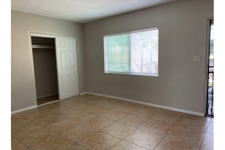 $1500 : Apto. de 1 Rec. de Renta en HP image 2