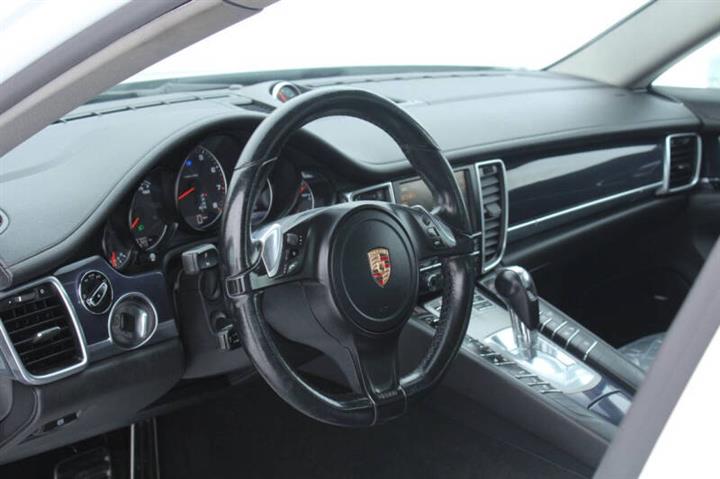 2015 Panamera image 6