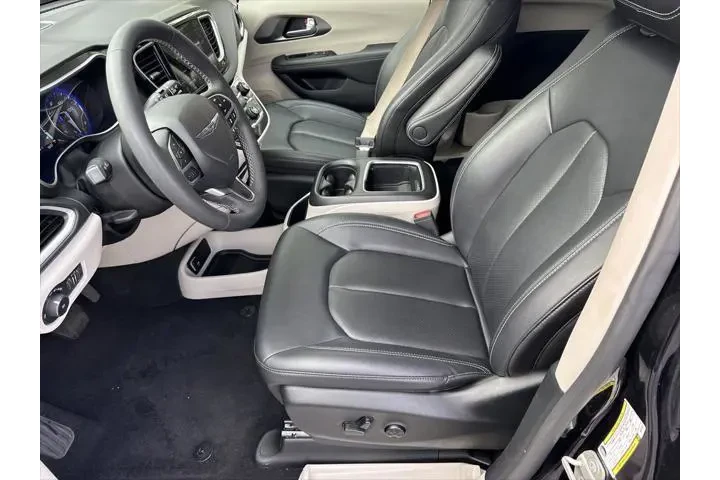 $24992 : Chrysler Pacifica 2024 Touri image 9