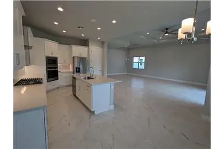 $6200 : Rental property with 5 bedro image 3