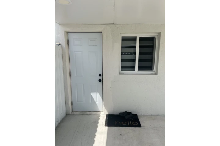 $1400 : Studio 1 bedroom 1 bathroom image 6