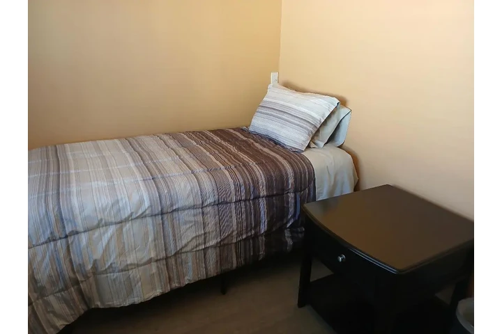 $700 : RENT ROOM RIALTO AV/PEPPER AV image 1