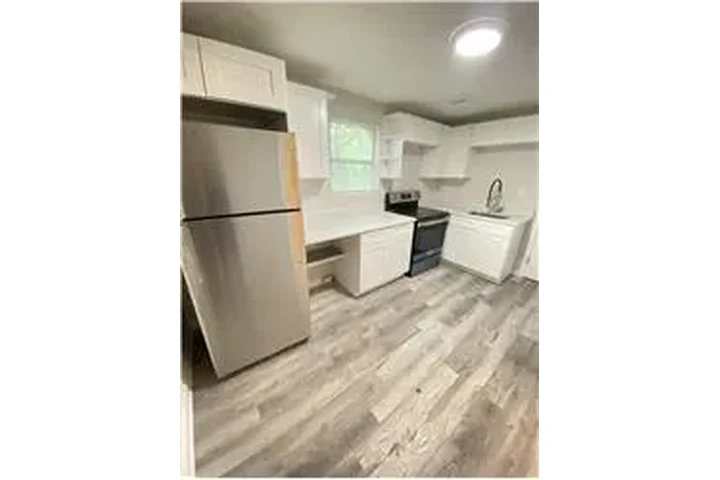 $1900 : Rental property with 3 bedro image 7