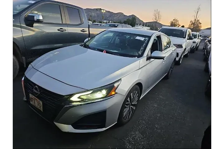 $21995 : Nissan Altima 2023 2.5 SV 4d image 1