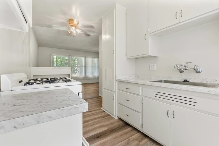 $1795 : Ladera 1 Bd 1 Bath $1,795 image 8