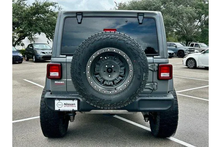 $29887 : Jeep Wrangler Unlimited 2021 image 10