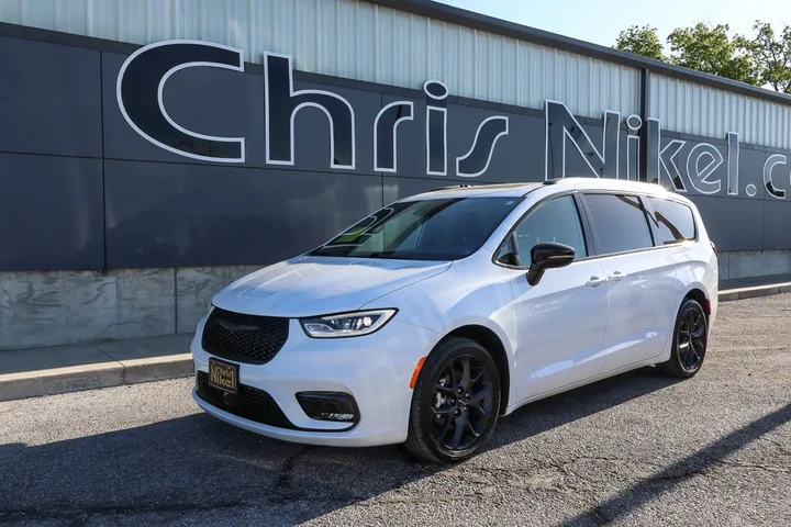 $35387 : 2025 Pacifica Limited FWD image 1