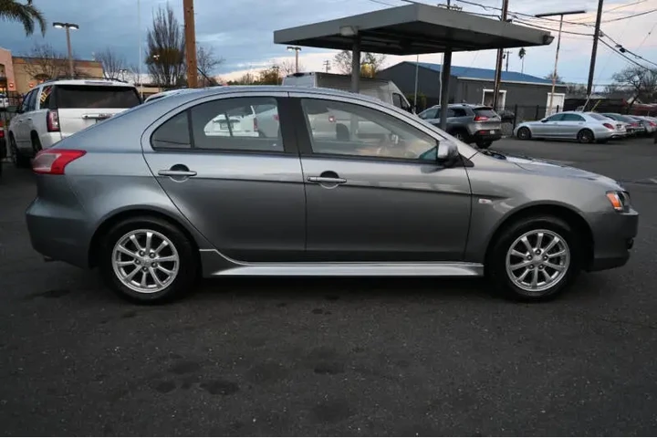 $7498 : 2014 Lancer Sportback ES image 9