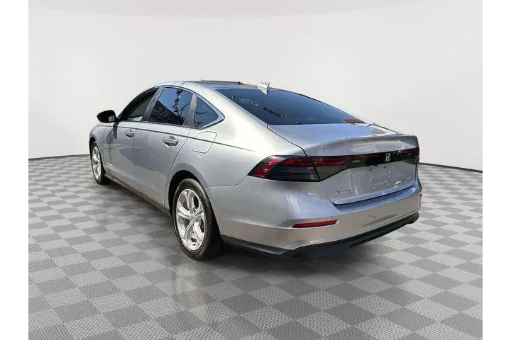 $22985 : Honda Accord 2024 LX 4dr Sed image 5