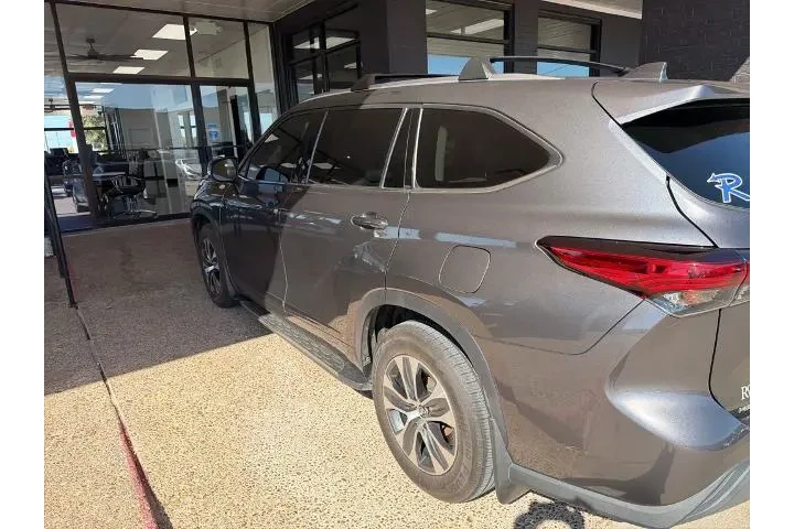 $24297 : Toyota Highlander 2021 XLE 4 image 6