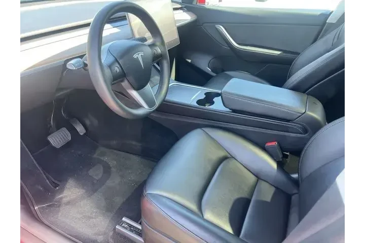 $34988 : Tesla Model Y 2022 AWD Long image 6