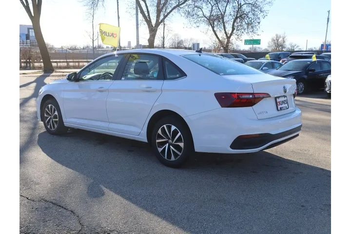 $15777 : Volkswagen Jetta 2024 S 4dr image 6