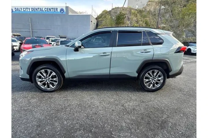 $31890 : Toyota RAV4 2023 AWD XLE Pre image 6