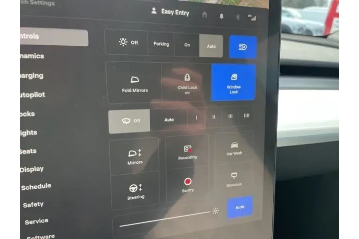 $30992 : Tesla Model Y 2023 AWD 4dr C image 10