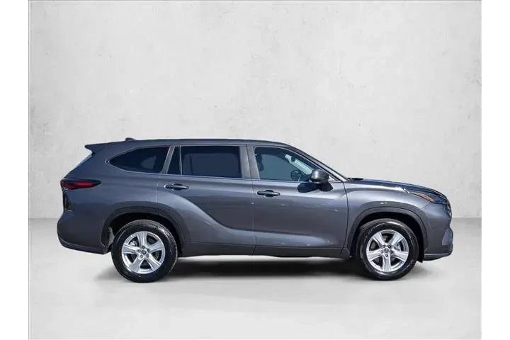 $36682 : Toyota Highlander 2025 LE 4d image 4