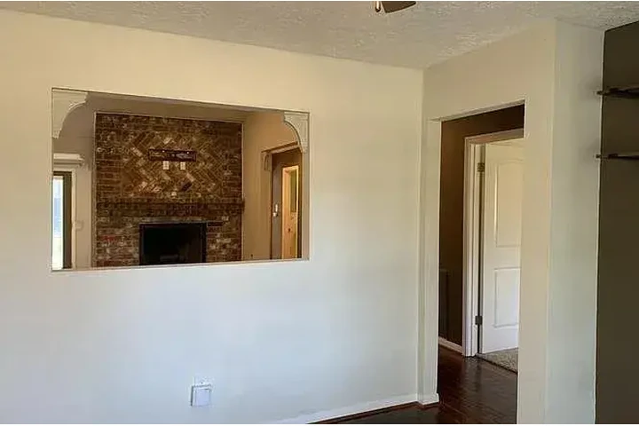 $2000 : 3 bed 2 bath image 3